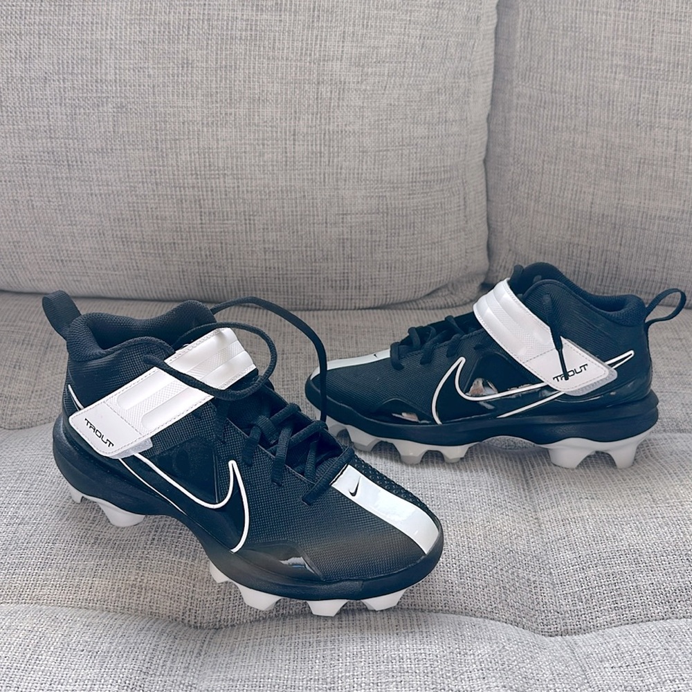 Brand New Nike Force Trout 7 Pro MCS BG Baseball Cleats - Size 5.5 (Big Kids)
